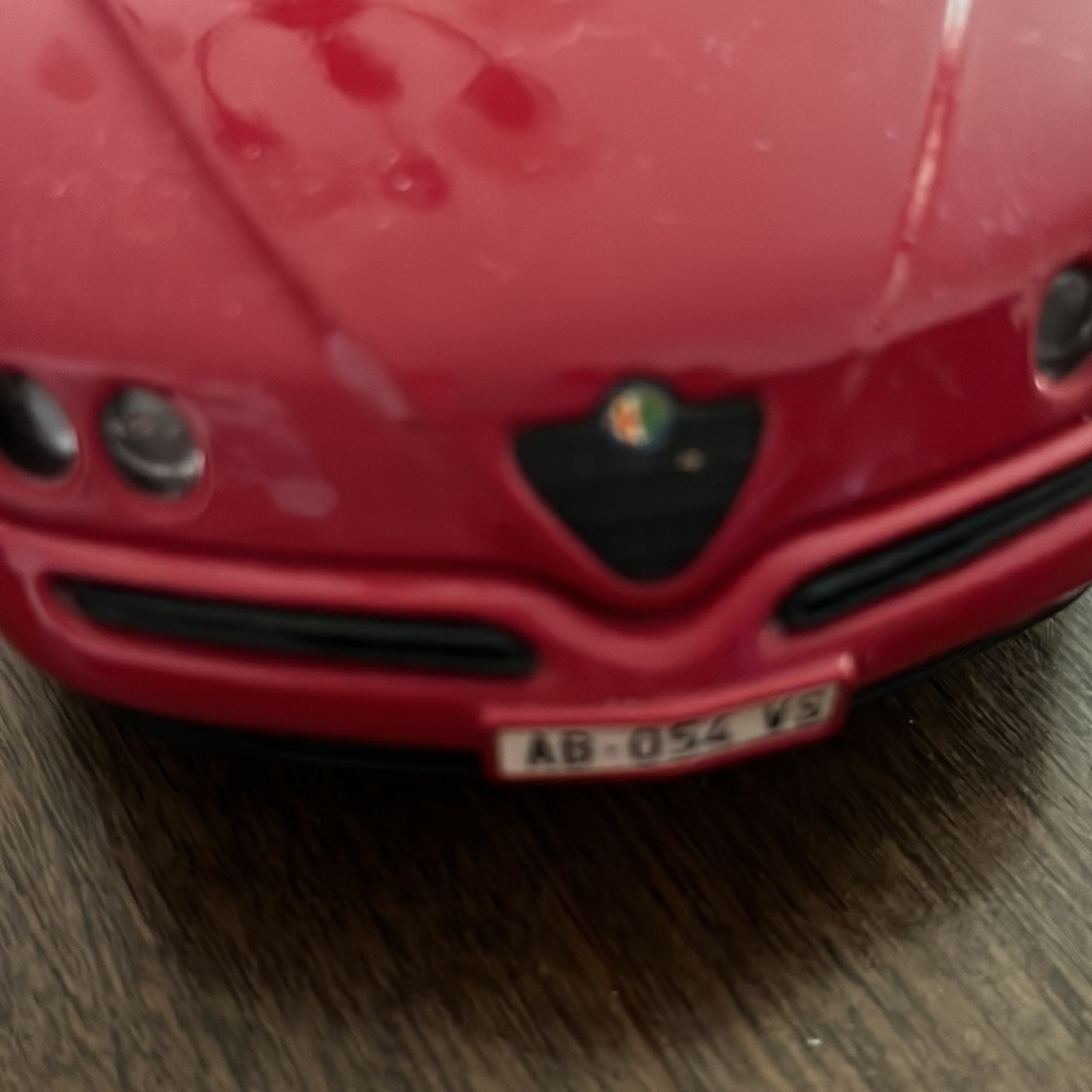 Red convertible die cast - Picture 3 of 3